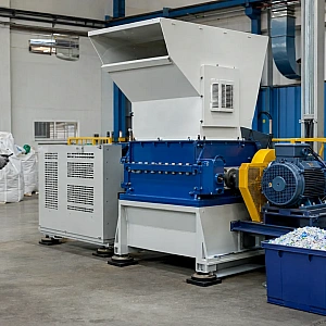 Choosing the Right Plastic Crushing Machine: Noise, Power & Safety Guide